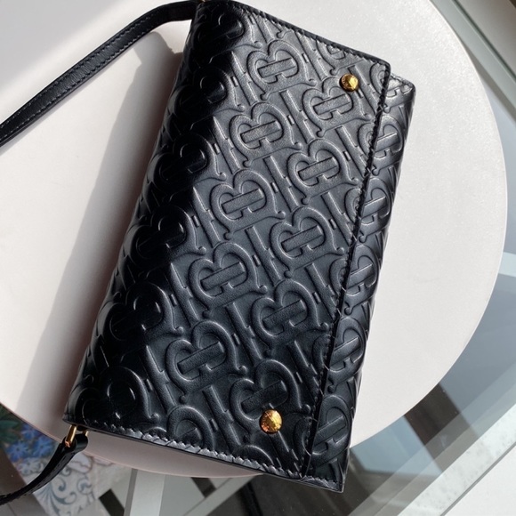 Authentic Burberry crossbody - Picture 11 of 15